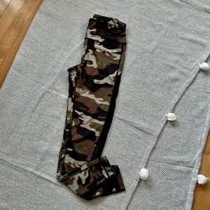 Sommer Ray ⎮ Camo legging